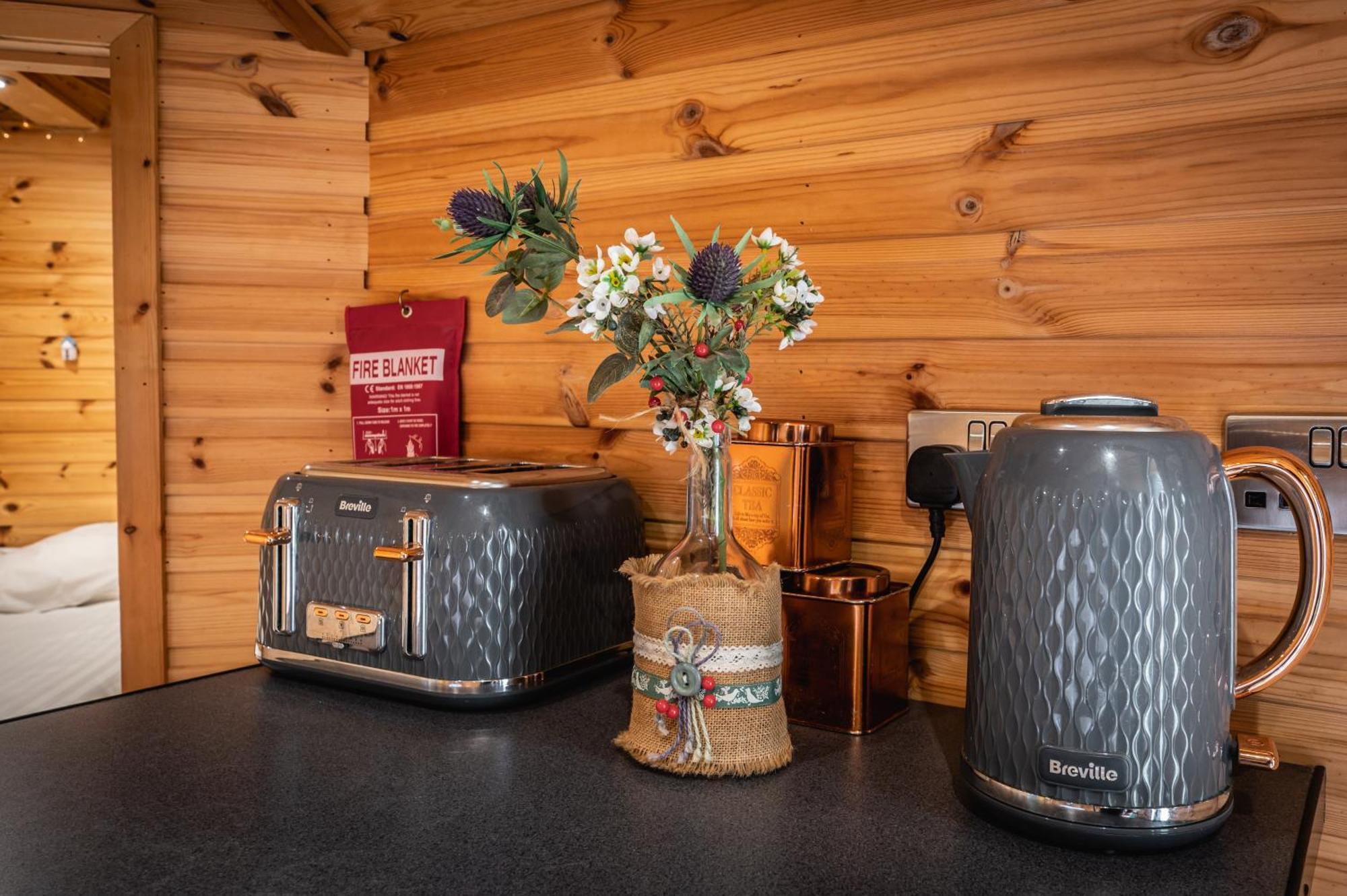 Delny Glamping And Farm Animals Campsite