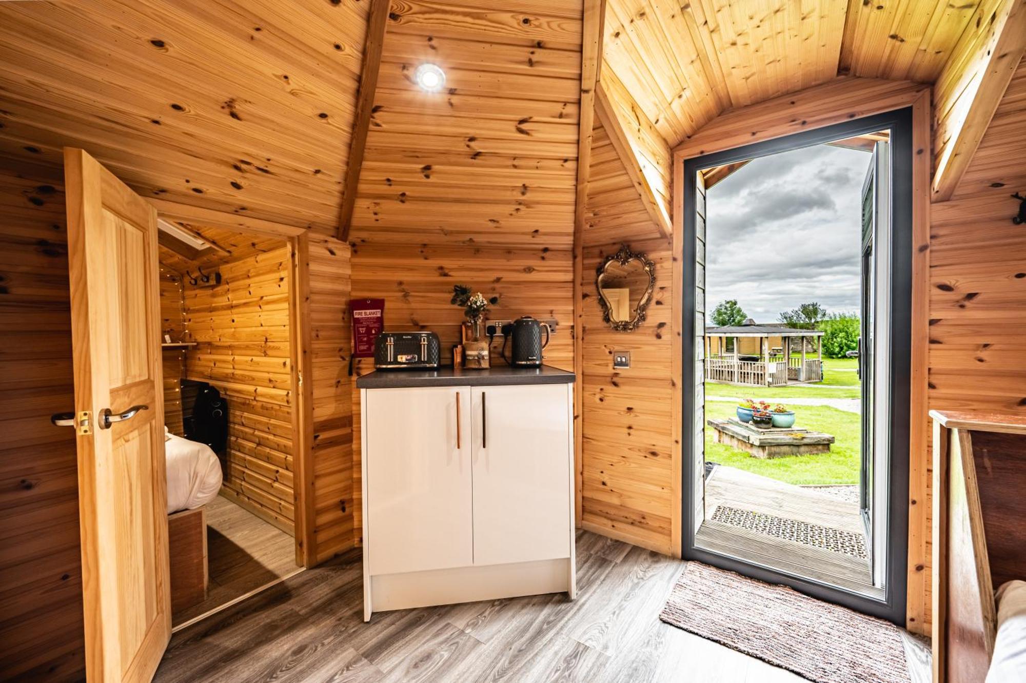 Delny Glamping And Farm Animals Campsite 3*