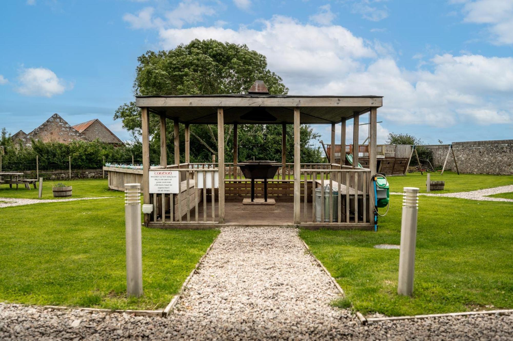 Delny Glamping And Farm Animals Campsite